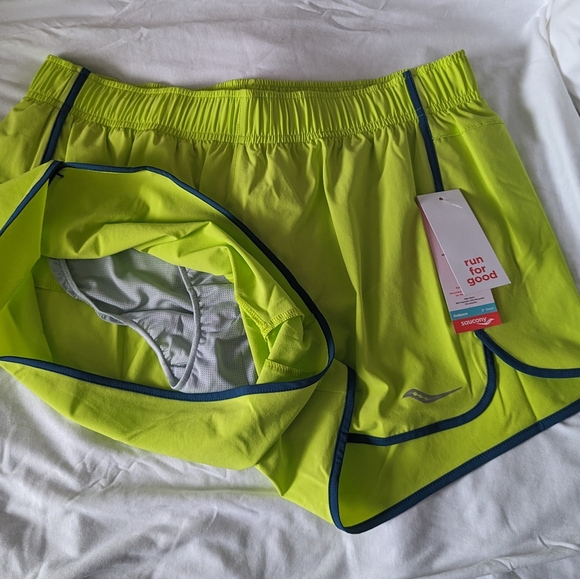 New 🆕 Saucony Running Shorts - Picture 5 of 14